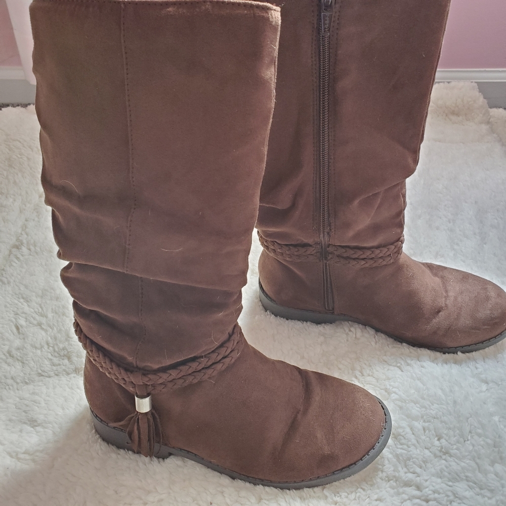 Girl's Tall Boots. Size 4. EUC